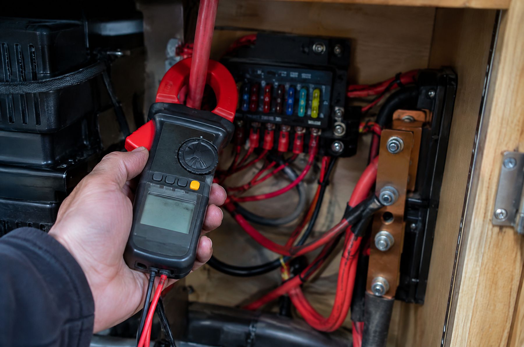 Tracing a parasitic drain with a clamp meter