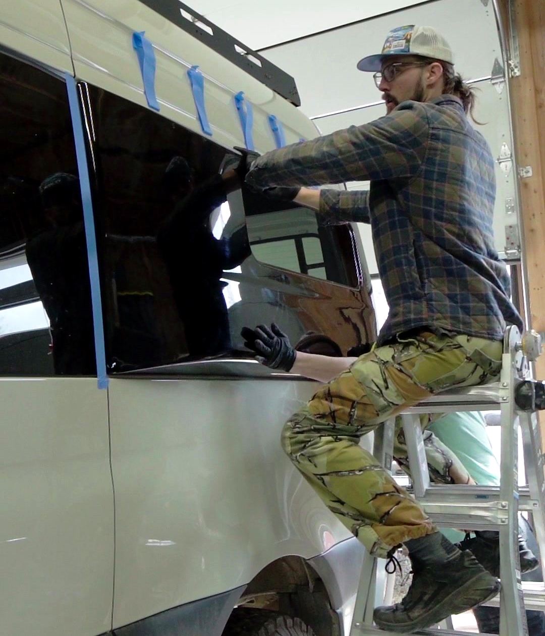 Setting a Flarespace flare on a Sprinter in the shop